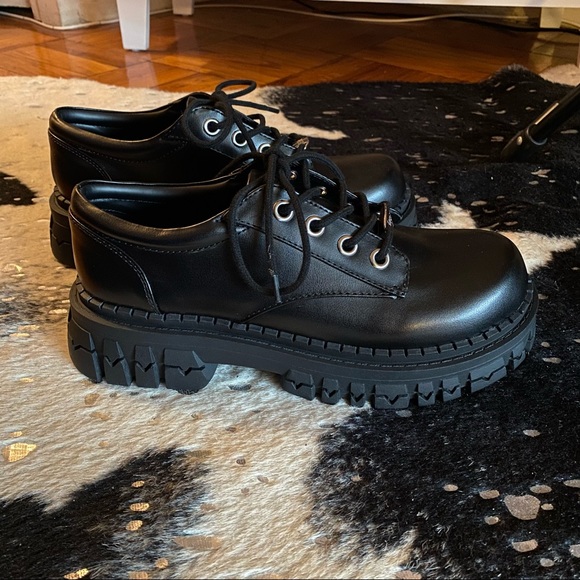 Dolls Kill Shoes - Dolls Kill Delia’s Faux Leather Chunky Sole Lace Up Oxford Shoes